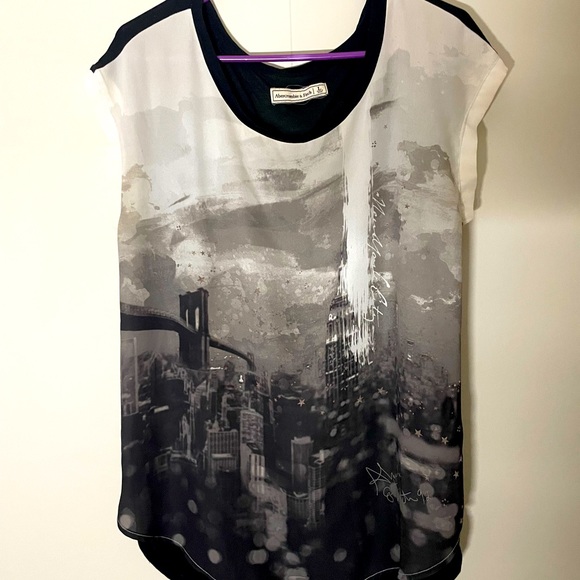 Abercrombie and Fitch Graphic Tunic T-Shirt - Picture 1 of 8